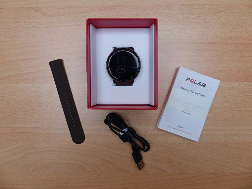 Man sieht den LIeferumfang der Polar Ignite 3.